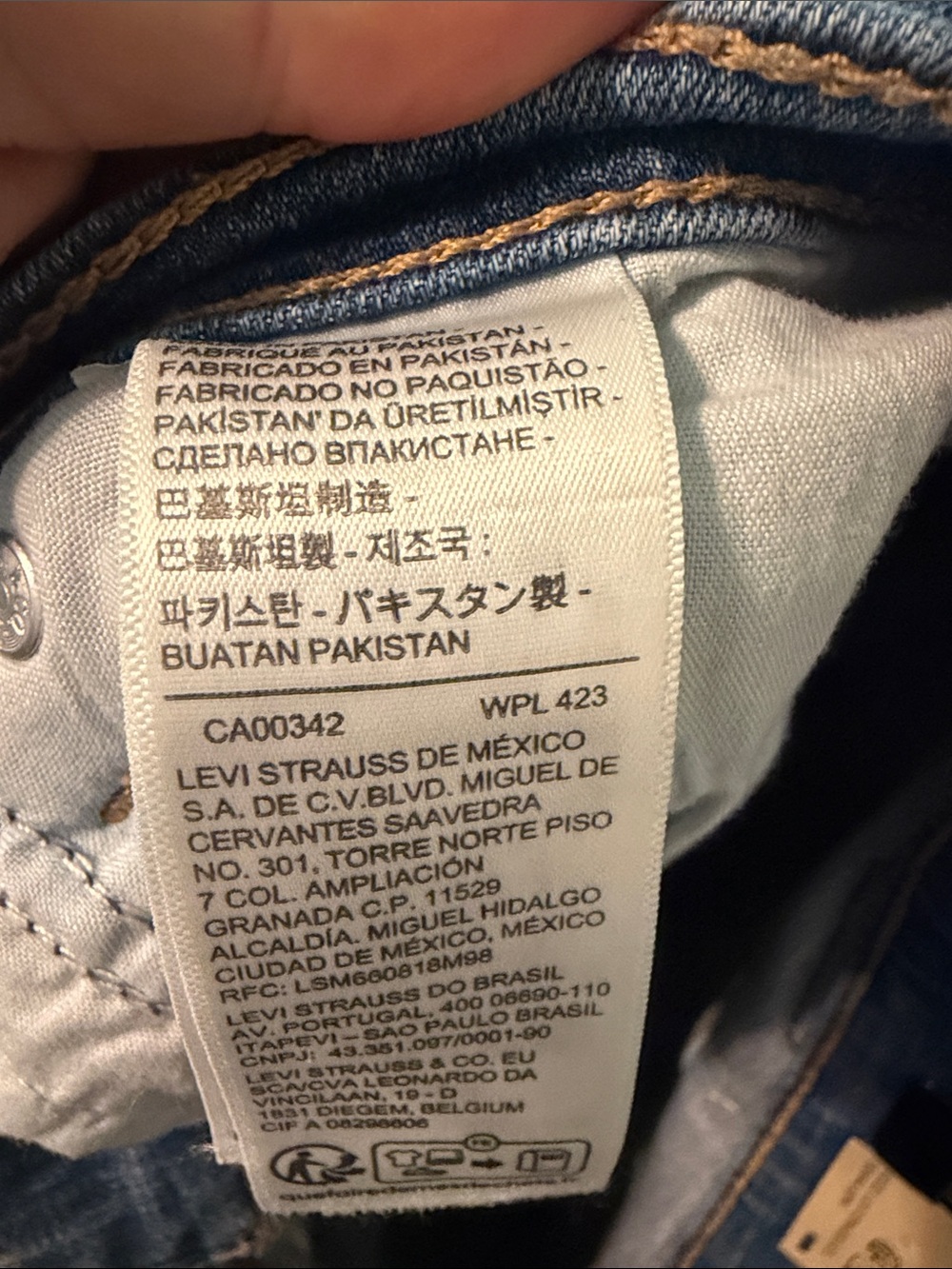 Levi's NWT Women's Straight Leg Jeans in Medium Blue Size 33 or 16S - Picture 4 of 10